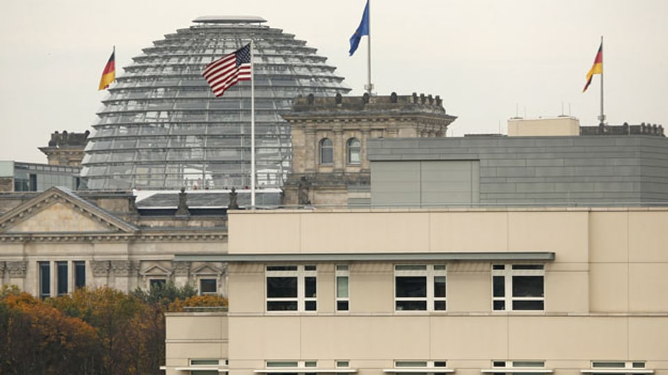 Die US-Botschaft in Berlin ist ein Stützpunkt für Geheimdienste, die Deutschlands Bürger ausspionieren?