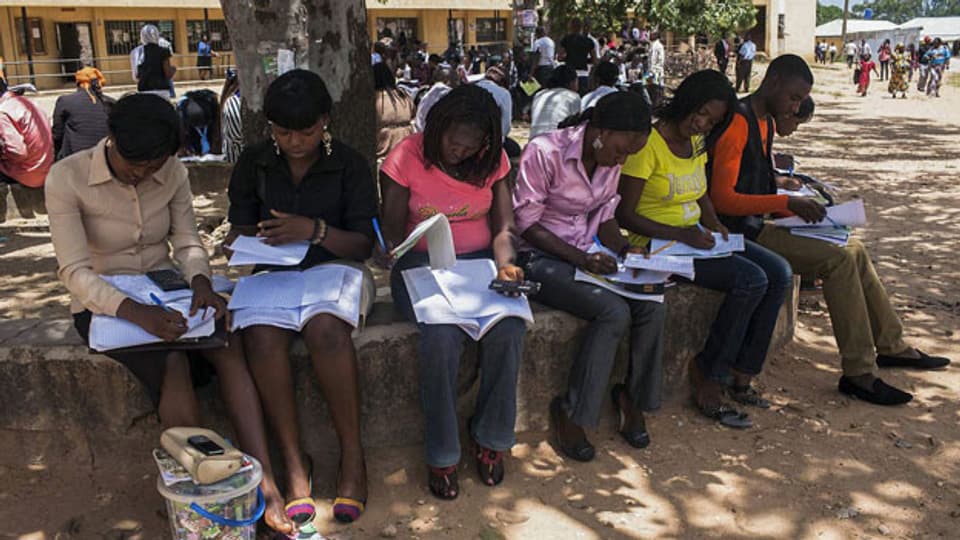 Durch die «unlauteren Geldströme» entgehen den Ländern Steuergelder, Investitionen und Arbeitsplätze. Bild: Nigerianische Studenten am Jos Polytechnic in Jos, Nigeria.