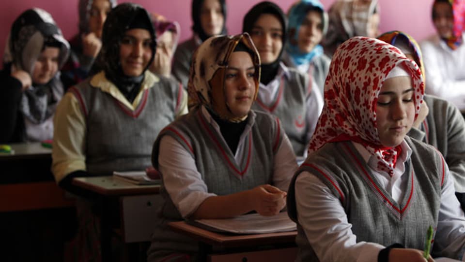 Erdogan will die Trennung der Geschlechter. nicht nur an den Schulen.