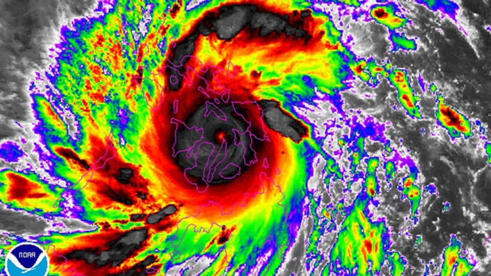 Satelliten-Bild des Taifuns Haiyan am 8. November. Der Wirbelsturm zwingt Millionen von Menschen in die Flucht.