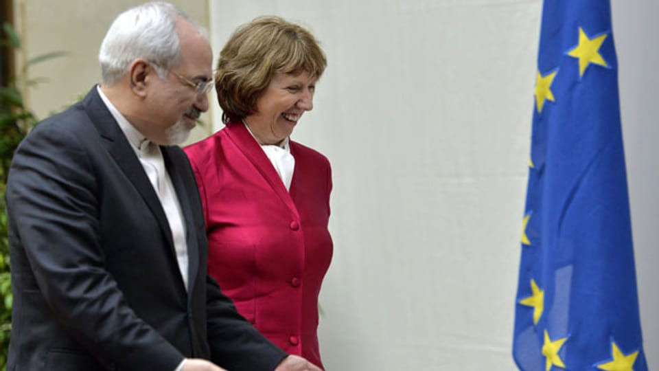 Die Hohe Vertreterin der EU Catherine Ashton (rechts) neben dem iranischen Aussenminister Mohammad Javad Zarif am 7. November 2013 in Genf.