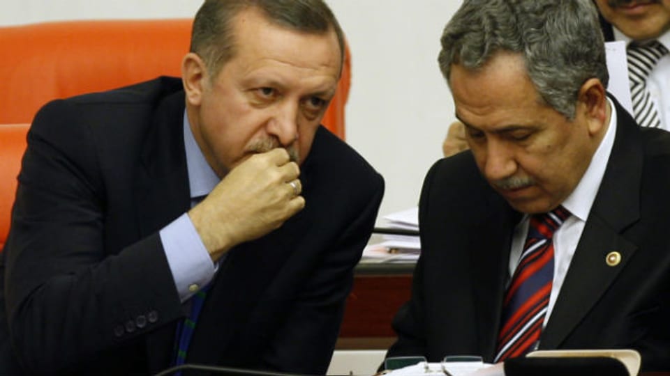 Bild aus besseren Zeiten: Premier Tayyip Erdogan und sein Vize Bulent Arinc.