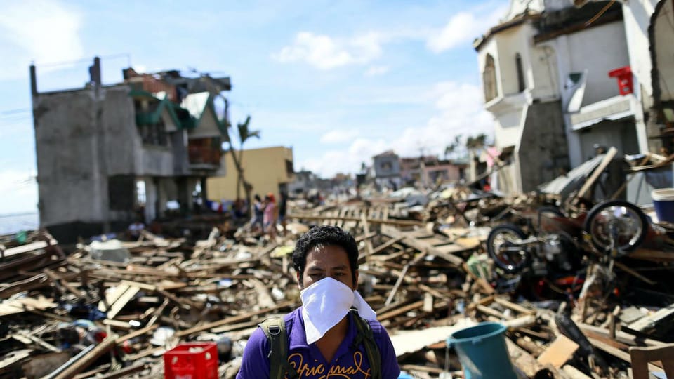 Alles zerstört und überall der Geruch der Verwesung: Etwa in der Stadt Tacloban in der Provinz Leyte.