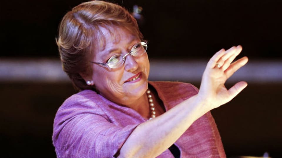 Michelle Bachelet geht mit einem komfortablen Vorsprung in den zweiten Wahlgang.