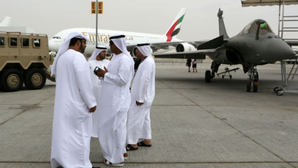 Besucher an der Dubai Airshow am 17. November 2013