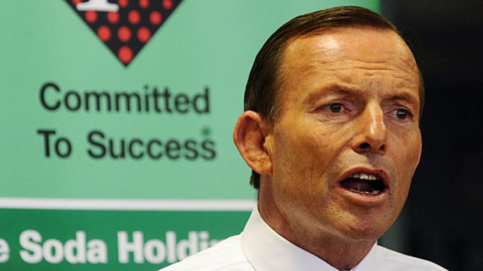 Seit September regiert in Australien der konservative  Premier Tony Abbott. Er hat den WählerInnen versprochen, alle Bootsflüchtlinge nach Indonesien zurück zu schicken.
