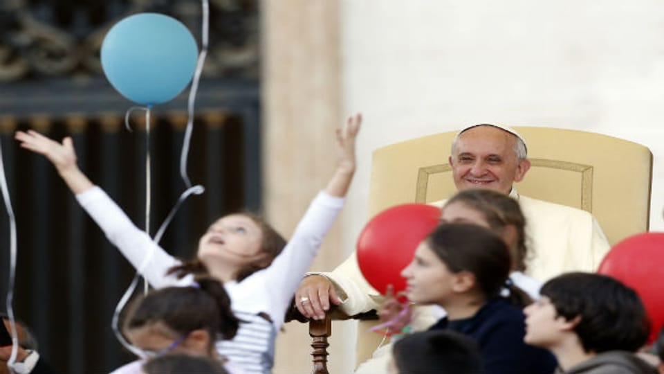 Papst Franziskus an einer Kindermesse.