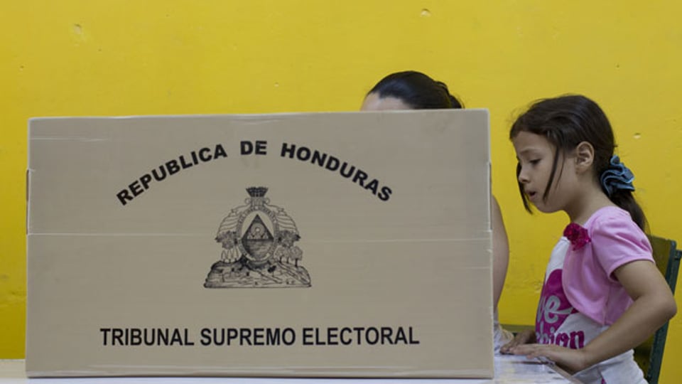 Wahlkabine in einem Wahllokal in Tegucigalpa, Honduras, am 24. November 2013. Die Honduraner wählen einen neuen Präsidenten.