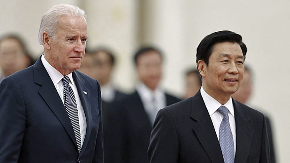 US-Vizepräsident Biden und Chinas Vizepräsident Li in der Grossen Halle des Volkes in Peking.