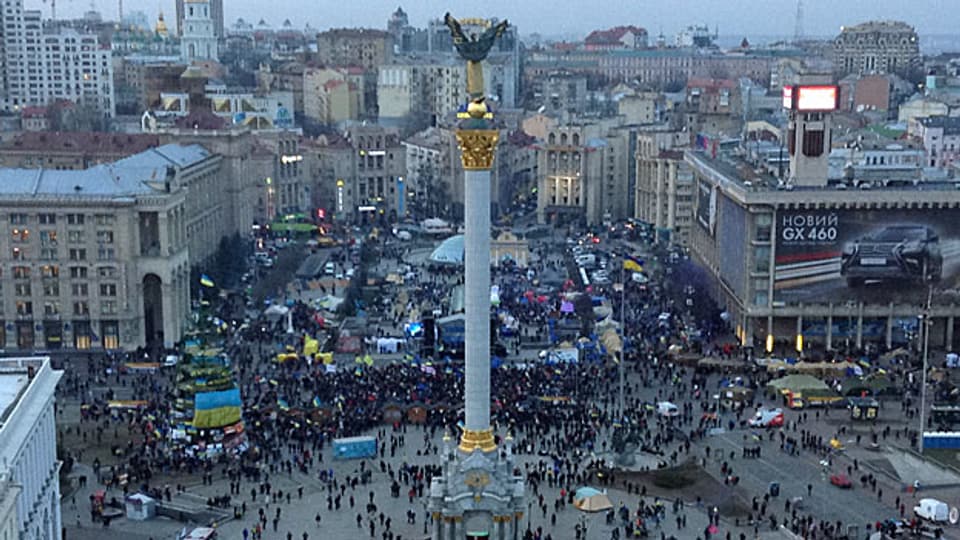 Trotz des kalten und windigen Wetters harren die Demonstranten aus auf dem «Maidan», dem Unabhängigkeitsplatz im Zentrum der ukrainischen Hauptstadt Kiew.