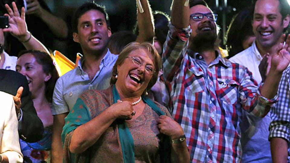 Michelle Bachelet feiert in Santiago ihren Wahlsieg.