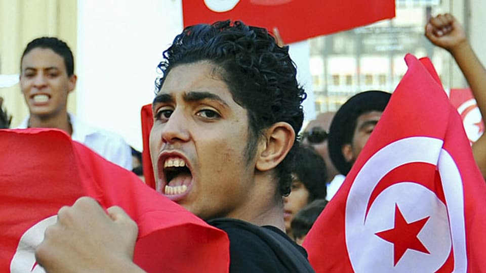 Während des ganzen Herbsts gab es immer wieder Demonstrationen, an denen die Absetzung der aktuellen tunesischen REgierung gefordert wurde. Bild: Tunis am 23. Oktober.