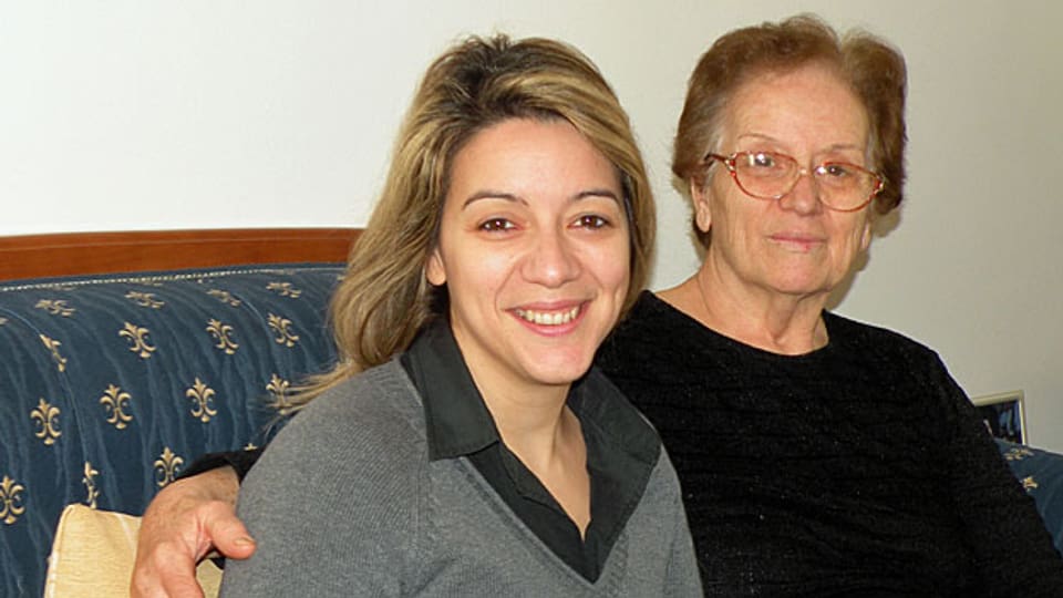 Kassia Tzatzali mit ihrer  Mutter.