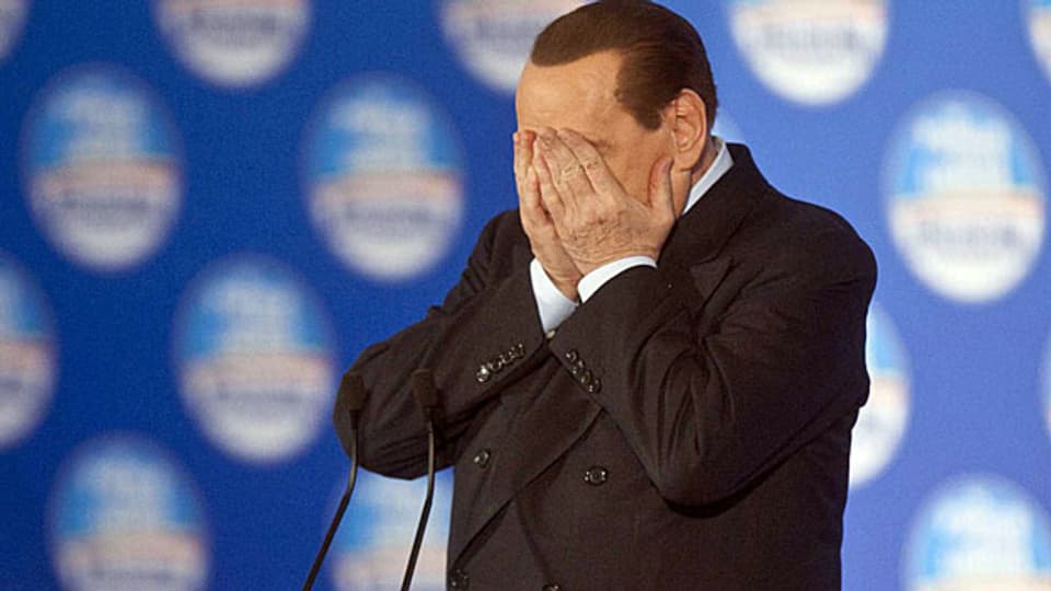 Silvio Berlusconi wurde im März 2013 zu einer einjährigen Haftstrafe verurteilt. Im Gefängnis ist er nicht.