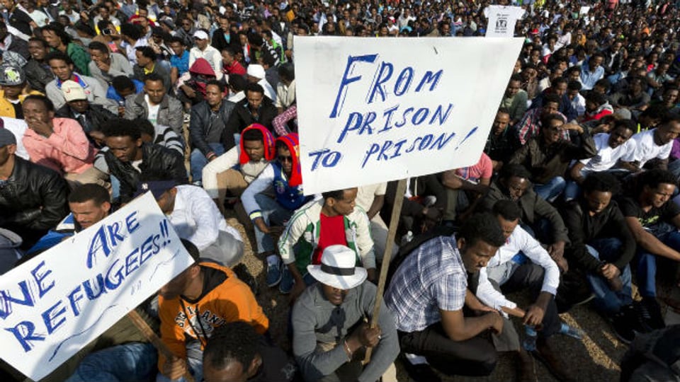 Vor allem Migranten aus dem Sudan und aus Eritrea sind es, die an den Protesten auf dem Rabin Platz teilnehmen.