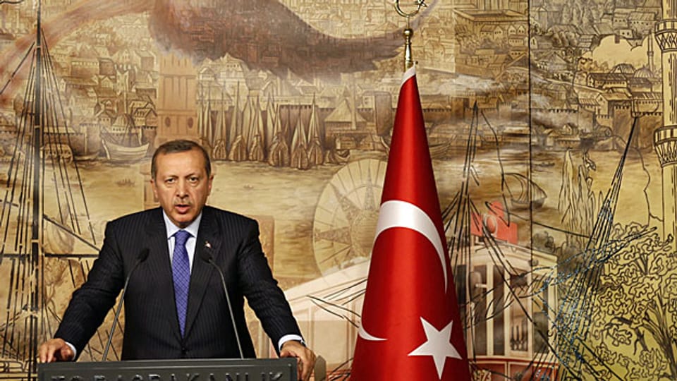 Der türkische Premier Erdogan plant eine Retourkutsche gegen die Gülen-Bewegung: Die aufsehenerregenden Ergenekon-Prozesse, die zahlreiche hohe Militärs ins Gefängnis gebracht hatten, sollen neu aufgerollt werden.