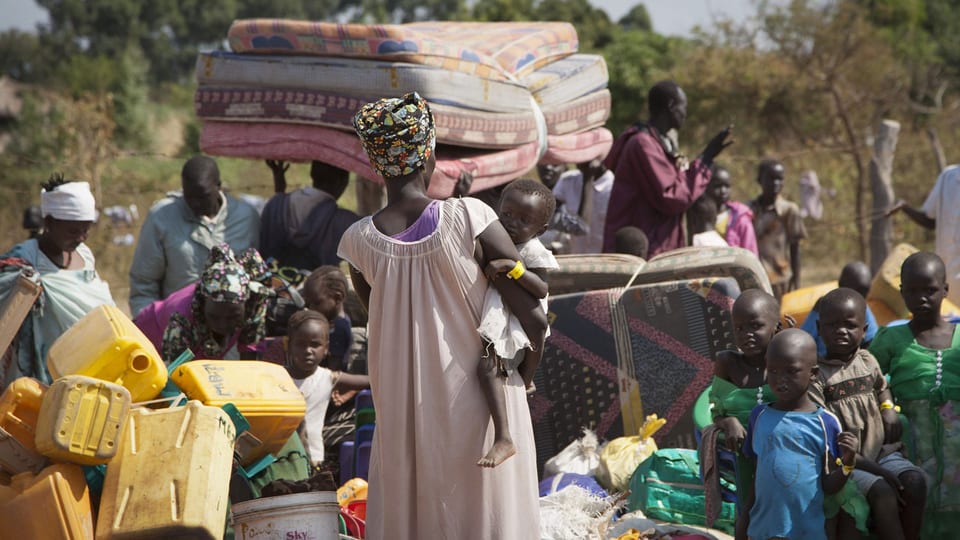 Flüchtlinge aus Südsudan kommen in Uganda an