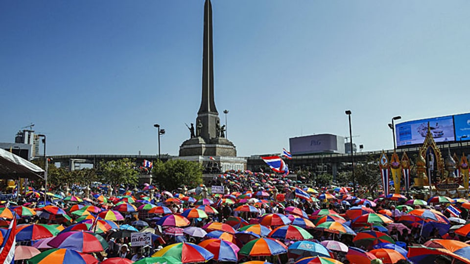 Thailändische RegierungsgegnerInnen im Zentrum Bangkoks.