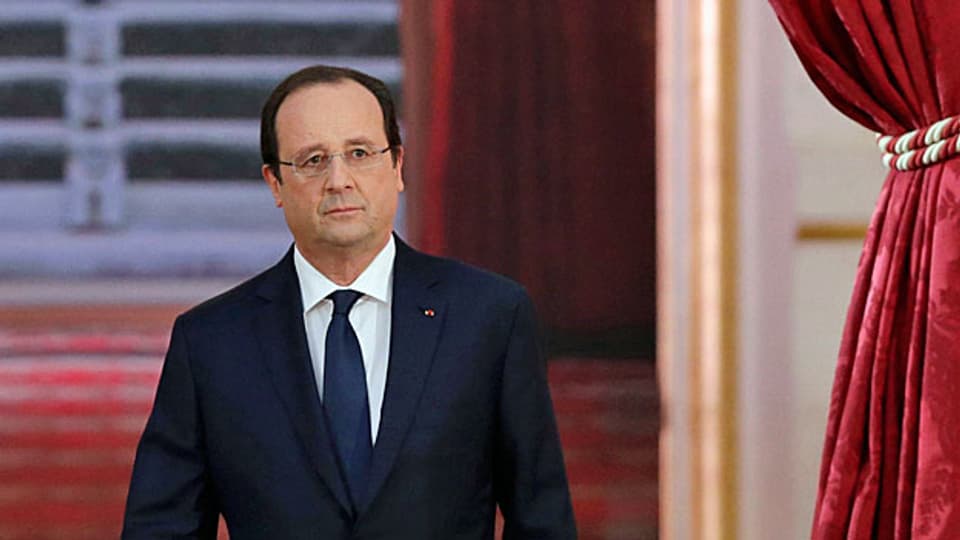 François Hollande auf dem Weg in den Elysée-Palast - zur Medienkonferenz über die neue französische Wirtschaftspolitik.
