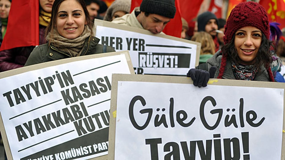Demonstration gegen die Korruption in der türkischen Regierung.