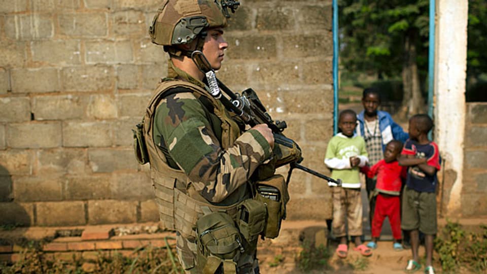 Einer von 1600 französischen Soldaten, die in der Zentralafrikanischen Republik stationiert sind. Sie erhalten nun Unterstützung von der EU.