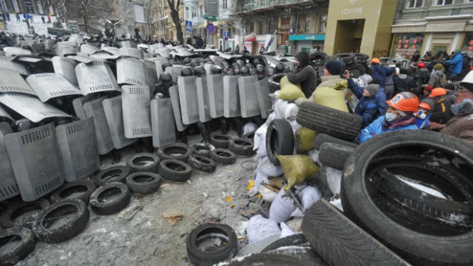 In Kiew stehen sich am 22. Januar 2014 Demonstranten und die Polizei gegenüber.