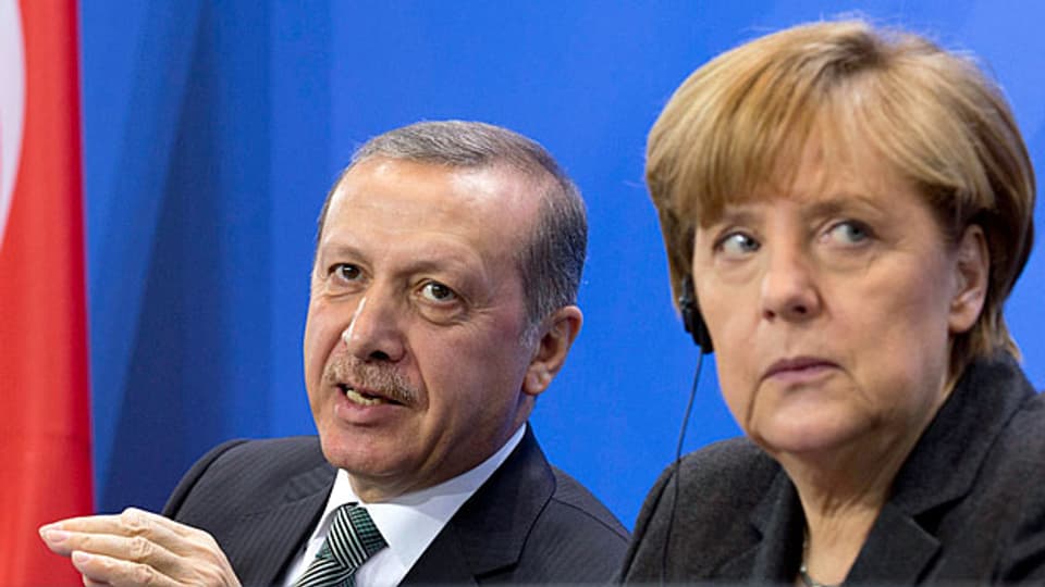 Der türkische Premier und die deutsche Bundeskanzlerin in Berlin. Erdogan sagte: «Wir erwarten von Deutschland, dass wir Unterstützung auf dem Weg in die EU und beim Beitrittsprozess bekommen».