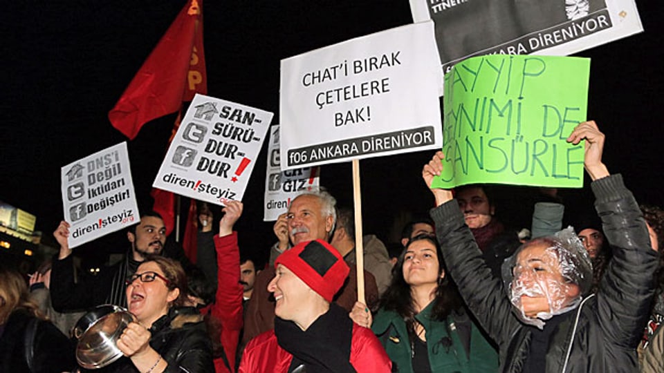 Bereits in Januar protestierten in Ankara zahlreiche Menschen gegen Zensur.