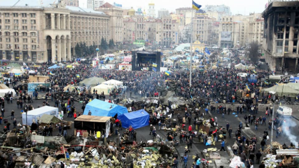 Menschen und Zelte auf dem Maidan in Kiew.
