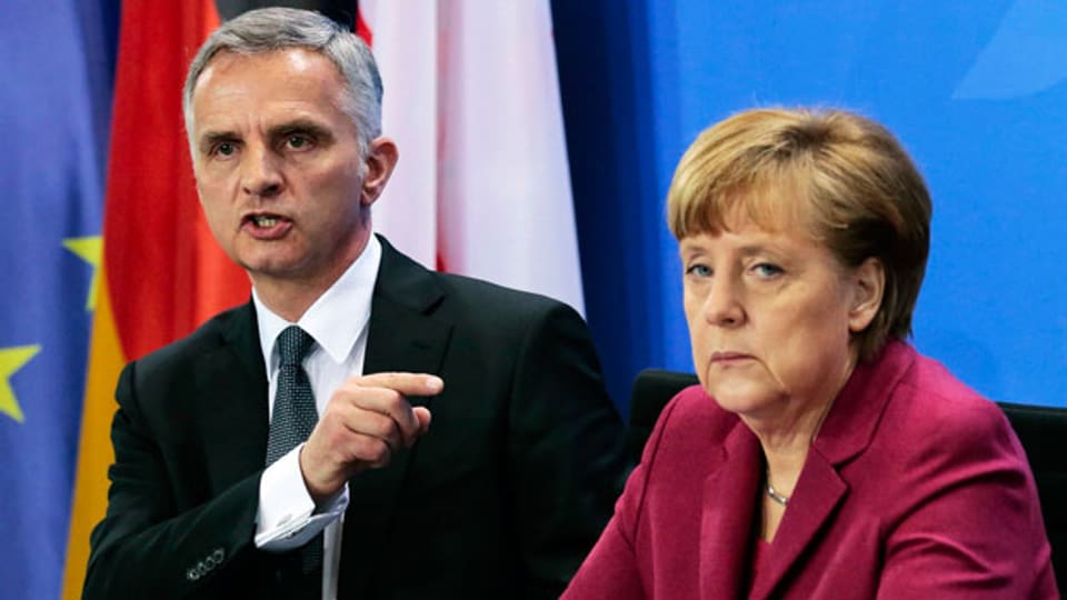 Bundeskanzlerin Angela Merkel und Bundespräsident Didier Burkhalter am 18. Februar 2014. Es war das erste Treffen der beiden Politiker, nachdem die Schweizer BürgerInnen die Initiative «Gegen Masseneinwanderung» angenommen hatten.