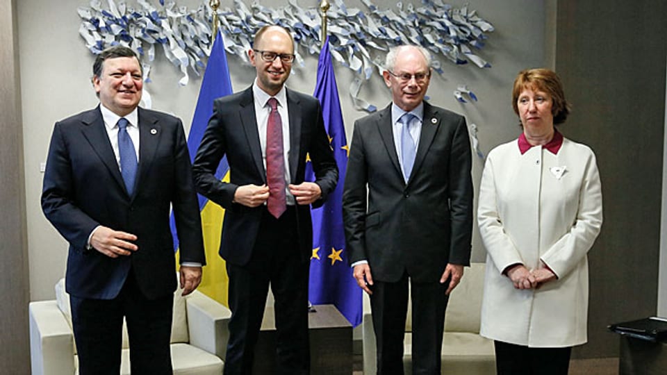 Die Europäische Union steht hinter der Ukraine. Dieses Signal soll vom heutigen Krisengipfel in Brüssel ausgehen. José Manuel Barroso, Arsenij Jazenjuk, Herman van Rompuy und Catherine Ashton in Brüssel.