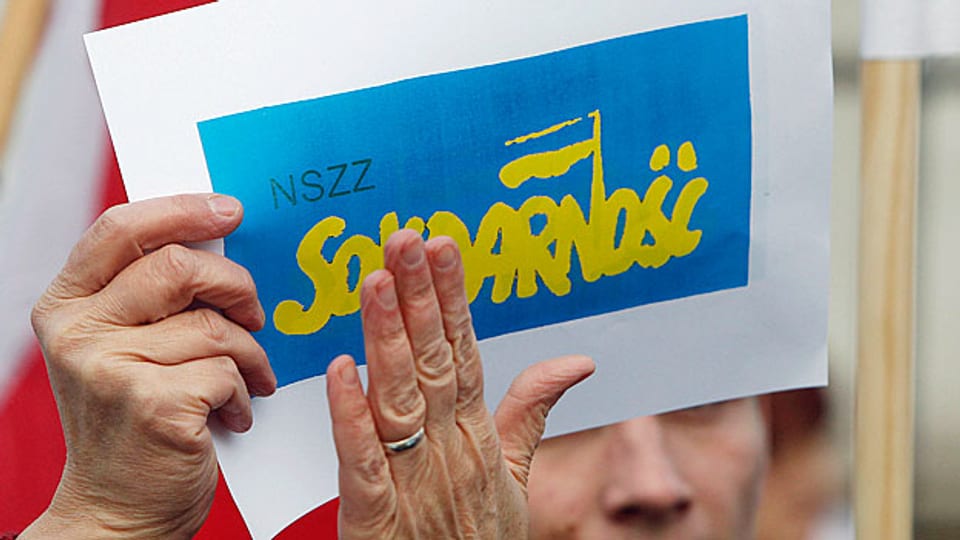 In Warschau zeigen sich auch Solidarnosc-Mitglieder solidarisch mit der ukrainischen Bevölkerung.
