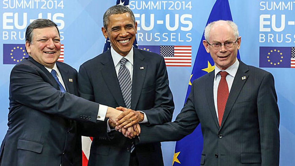US-Präsident Barack Obama zwischen EU-Kommissionspräsident José Manuel Barroso und EU-Ratspräsident Herman van Rompuy in Brüssel.
