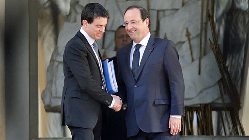Der neue französische Premier Valls und Präsident Hollande verlassen den Elysée-Palast - die neue Regierung steht.