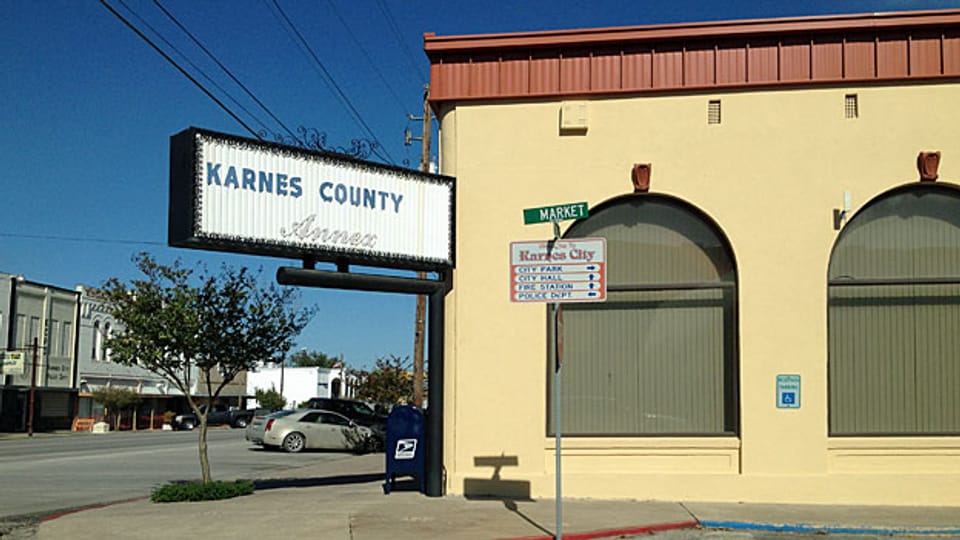 Karnes City im US-Bundesstaat Texas. Einstöckige Bauten säumen die kurze Hauptstrasse, ein Feuerwehrposten, ein Laden, eine Bank. Die 3000-Seelengemeinde war bis vor kurzem ziemlich arm. Inzwischen gibt es rund 300 Millionäre.