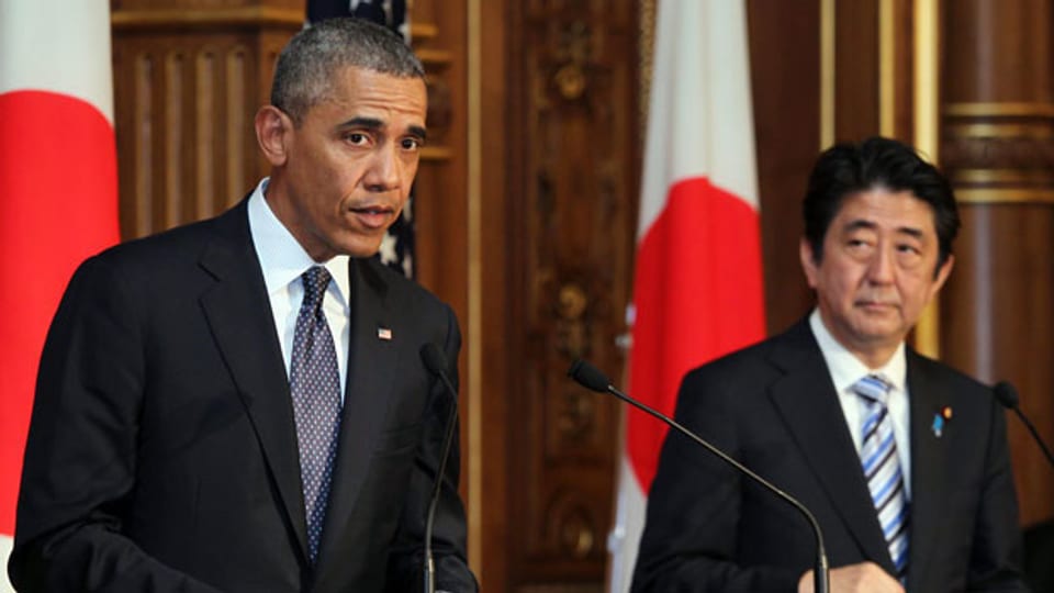 US-Präsident Barack Obama (links) mit dem japanischen Ministerpräsidenten Shinzo Abe an der Akasaka Gästehaus in Tokio, Japan, 24. April 2014.
