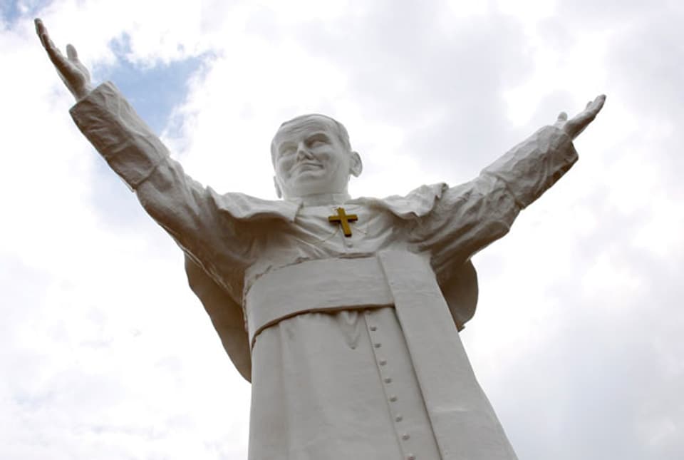 Riesige Statue von Johannes Paul II. in Polen