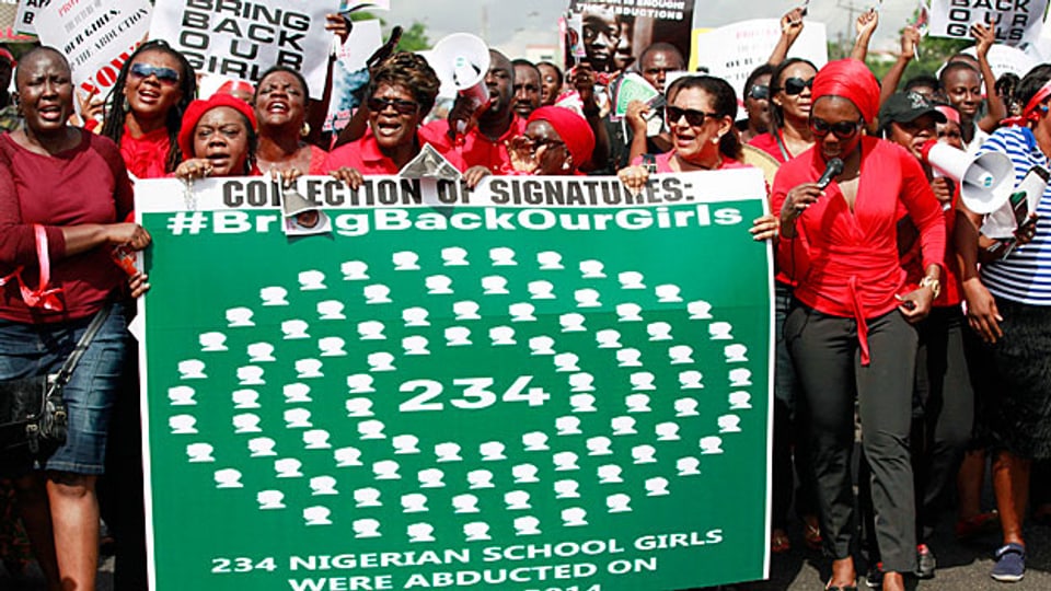 Angehörige der entführten Mädchen protestieren in Nigerias Hauptstadt Lagos.