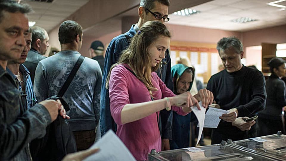 Ein Abstimmungslokal in Mariopol.