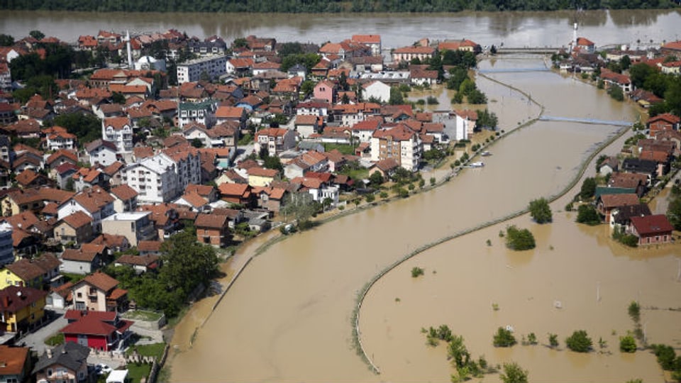 Die überschwemmte Stadt Brcko in Bosnien.