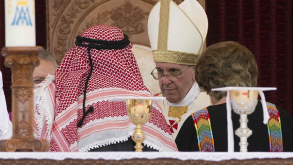 Der Papst wird in Jordanien empfangen.