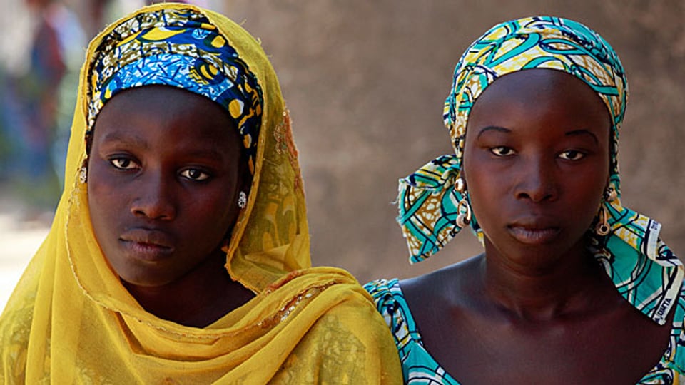 Joy Bishara und Hadiza Fali sind zwei der von Boko Haram entführten Schulmädchen. Sie konnten sich mit einem Sprung von einem Lastwagen retten.