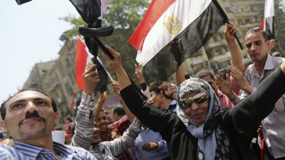 Die Menschen in Kairo sind in Feierlaune, obwohl die Stimmbeteiligung niedrig war.