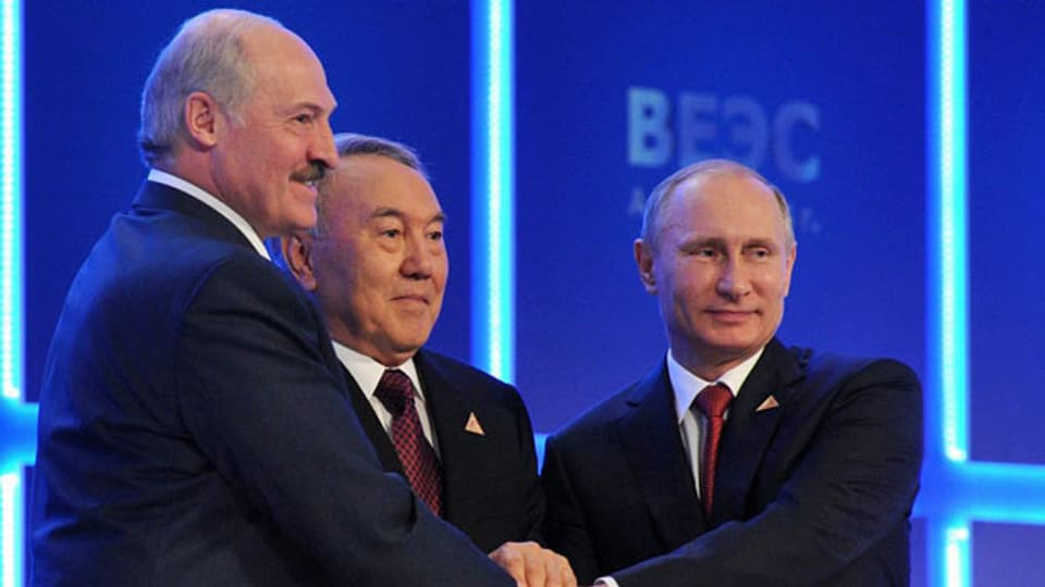 Weissrusslands Präsident Lukaschenko, der kasachische Präsident Naserbajew und der russische Präsident Putin gründen die Eurasische Union. Ein historischer Schritt?