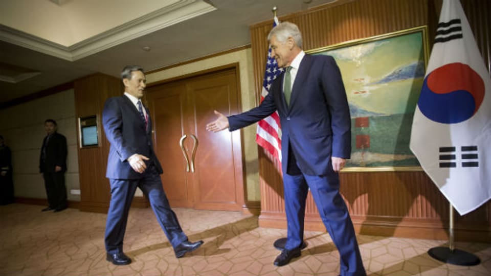 US-Verteidigungsminister Hagel (r.) mit seinem südkoreanischen Amtskollegen Kim Kwan-jin in Singapur.