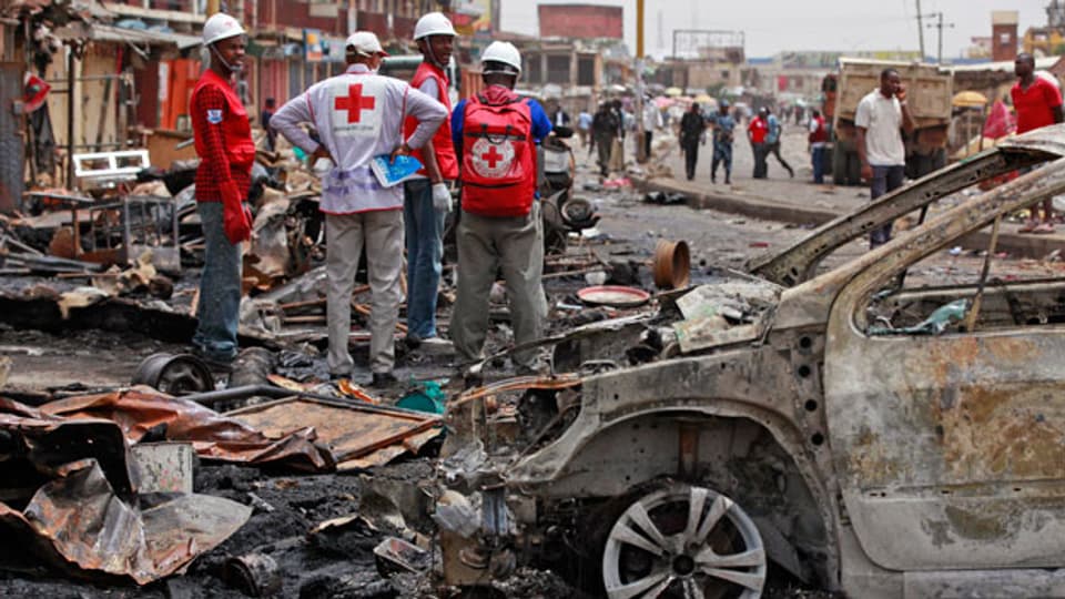 Fast täglich erreichen uns Meldungen über blutige Bombenanschläge in Nigeria mit Dutzenden, wenn nicht Hunderten von Toten.