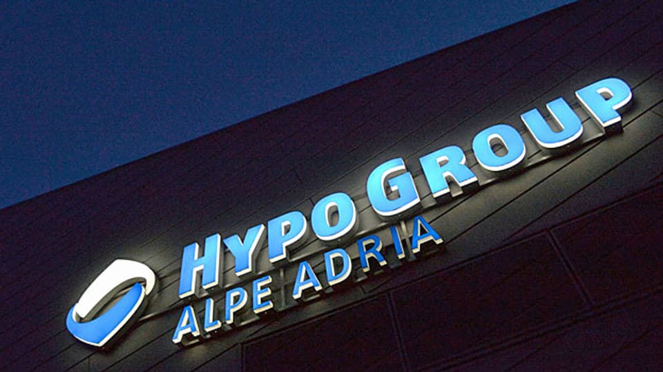 Die Investoren der Krisenbank Hypo Alpe Adria verlieren fast eine Milliarde Euro. Österreichs SteuerzahlerInnen deren 20.