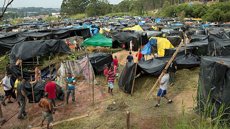 Fast 2000 Familien leben in dieser Favela – in Sichtweite des Itaquerao-Stadions von Sao Paulo.