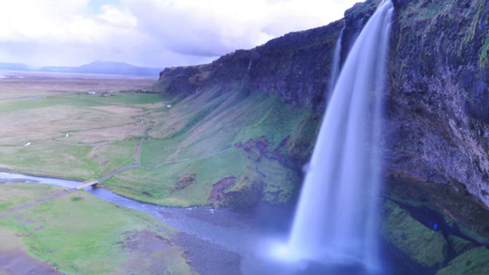 Die schwerste Finanzkrise in der Geschichte des seit 1944 unbhängigen Islands ist bis heute zu spüren. Bild: Wasserfall in Island.