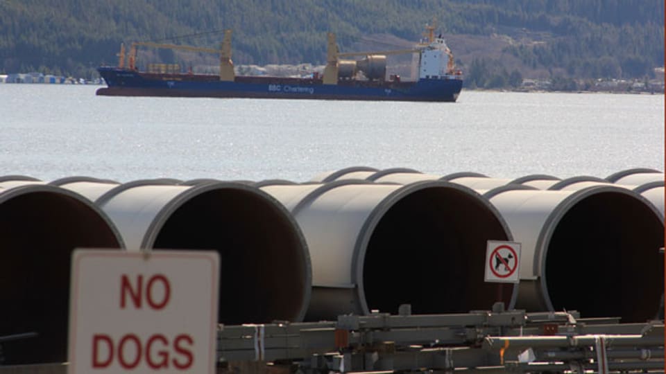 In Kitimat liegt Baumaterial für die Pipeline bereit, obwohl die Bewohner gegen das Projekt gestimmt haben.